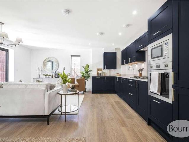 Flat for sale in Horsell, Woking