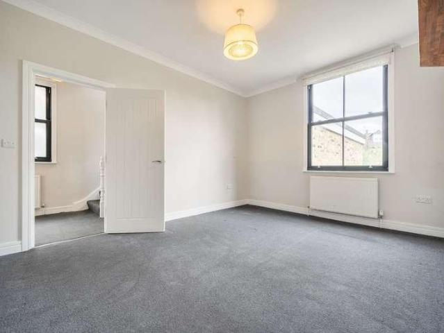 Flat for sale in East Dulwich, Greater London