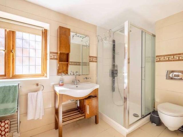 Flat for sale in Gerrards Cross, Tatling End