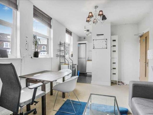 Flat for sale in London Borough of Islington, Greater London