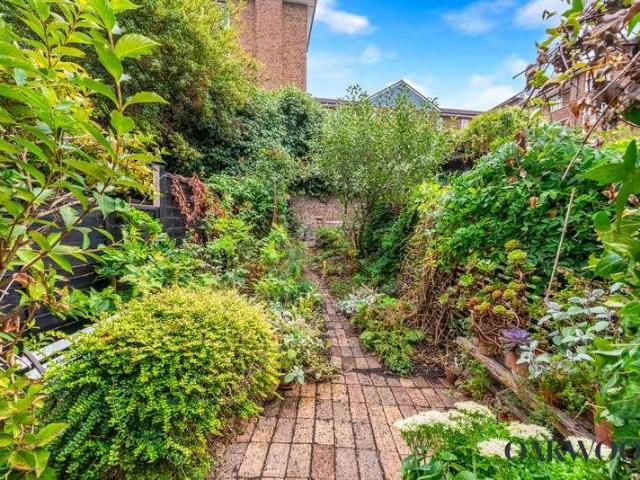 Flat for sale in South Tottenham, Greater London