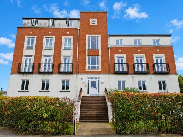 Flat for sale in Hatfield, Fretherne