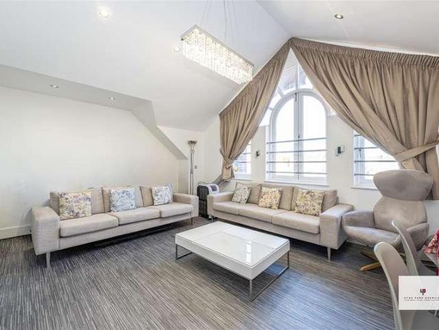 Flat for sale in Bayswater, Greater London