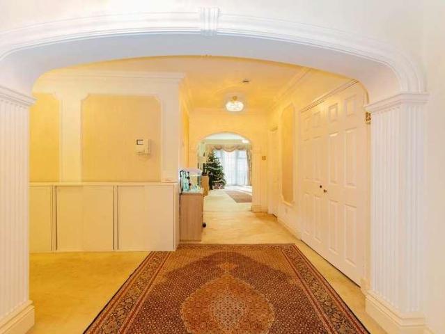 Flat for sale in Gerrards Cross, Denham