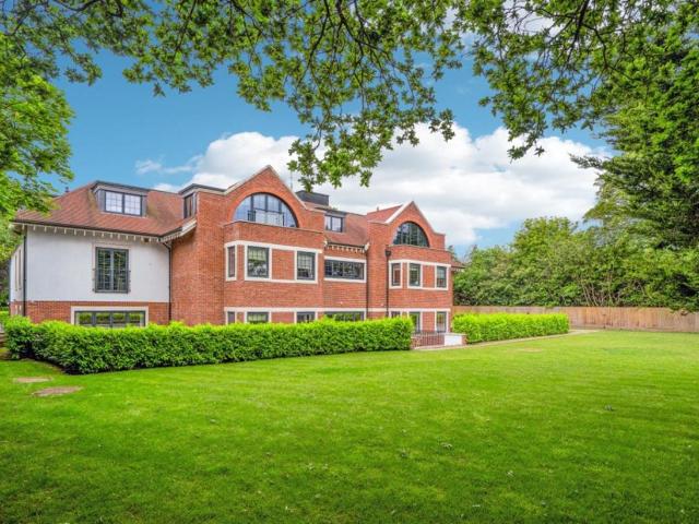 Flat for sale in Penn, Knotty Green