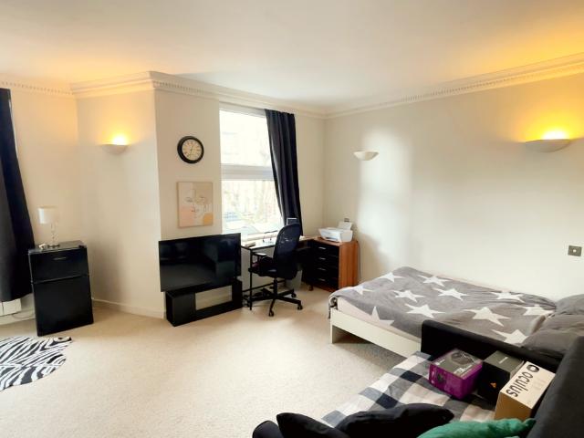 Flat for sale in Brent Cross, Greater London