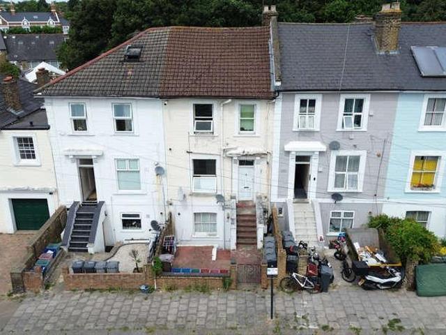 Flat for sale in London Borough of Hounslow, Spring Grove