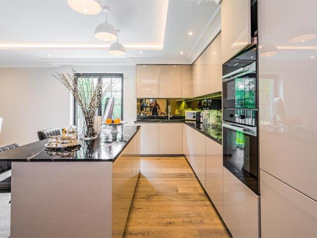 Flat for sale in Penn, Knotty Green