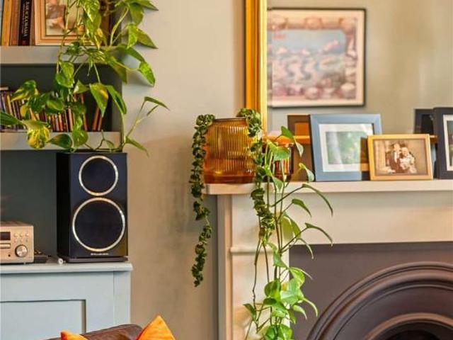 Flat for sale in London Borough of Islington, Greater London