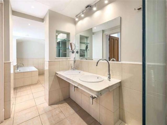 Flat for sale in City of Westminster, Greater London