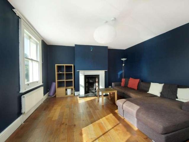 Flat for sale in London Borough of Ealing, Greater London