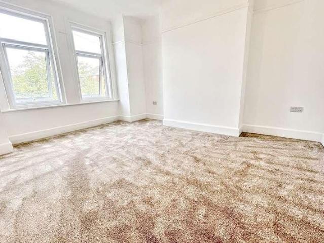 Flat for sale in Christchurch, Jumpers Corner