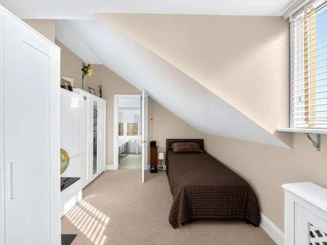 Flat for sale in London Borough of Richmond upon Thames, Greater London