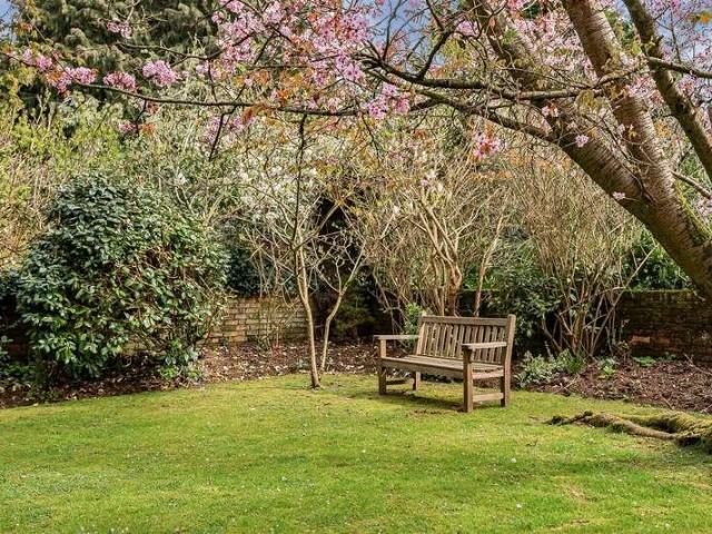Flat for sale in Radlett, Hertfordshire