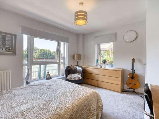 Flat for sale in Norbiton, Greater London