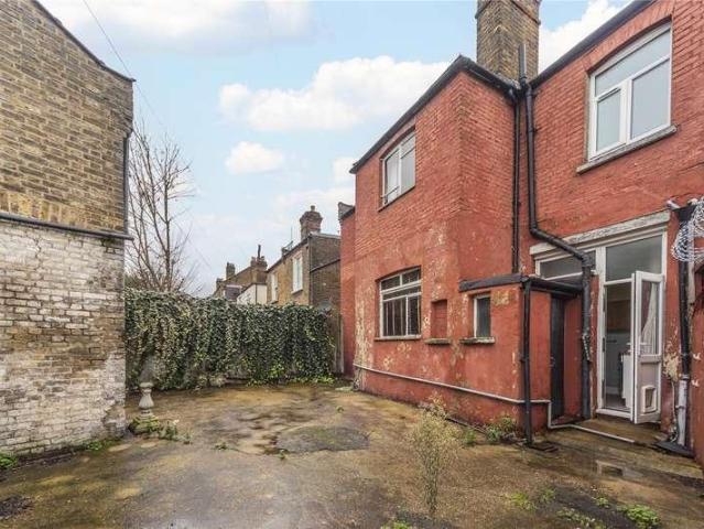 Flat for sale in Harringay, Greater London