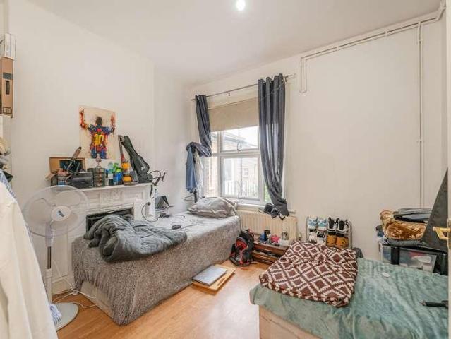 Flat for sale in Noel Park, Greater London