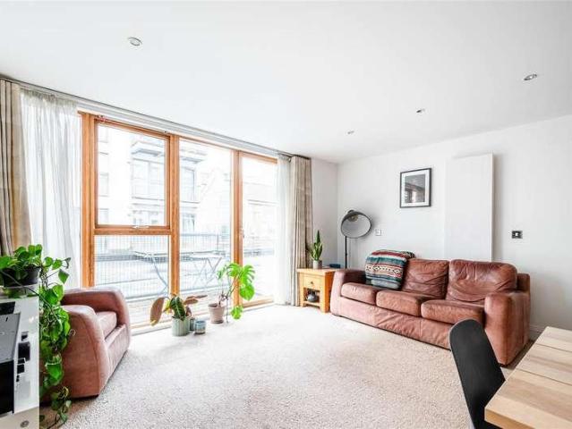 Flat for sale in Clapton, Greater London