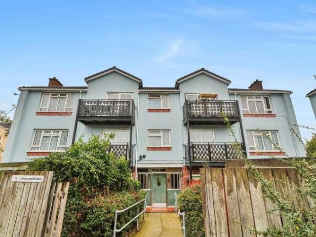 Flat for sale in Slough