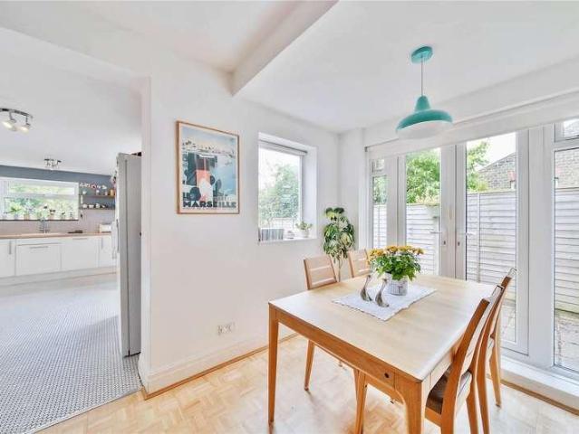 Flat for sale in Muswell Hill, Greater London