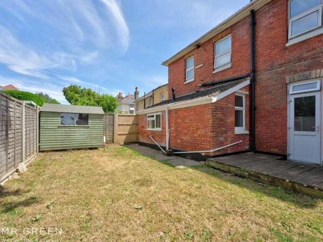 Flat for sale in Pokesdown, Bournemouth