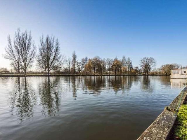 Flat for sale in Reading