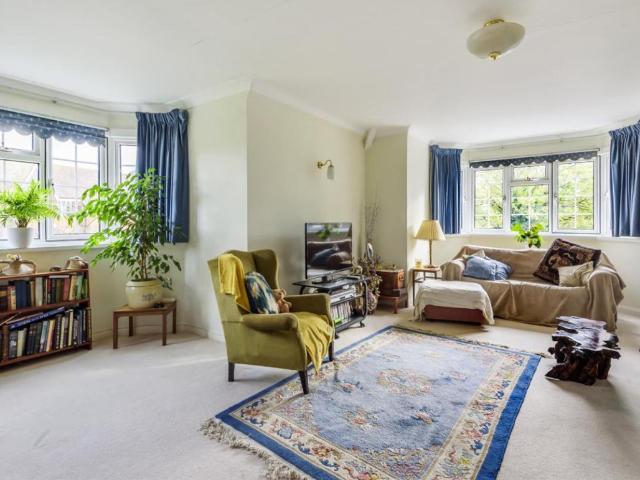 Flat for sale in Beaconsfield, Penn Bottom