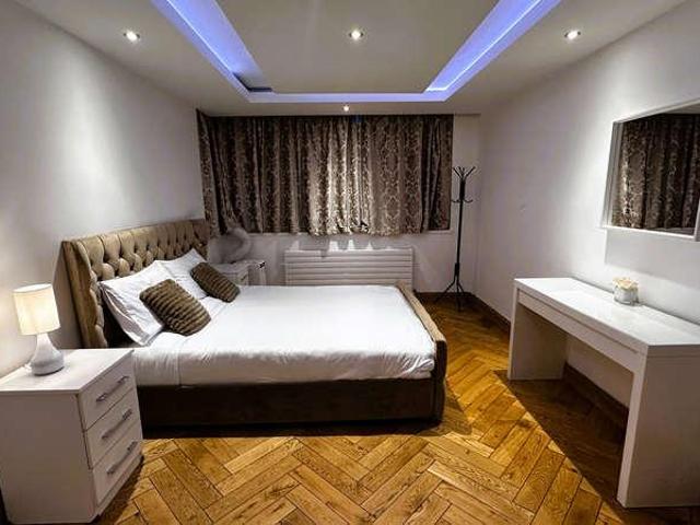 Flat for sale in Paddington, Greater London