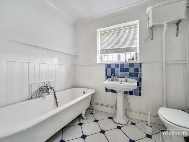 Flat for sale in Sunningdale