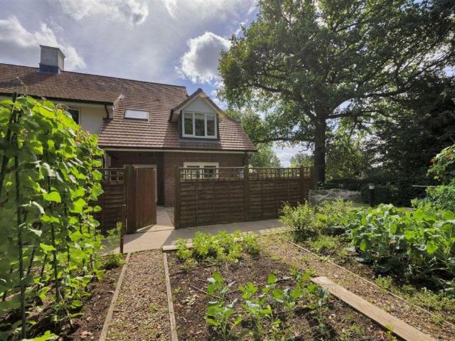 Flat for sale in Midway, Kent