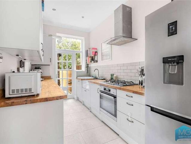 Flat for sale in Hornsey, Greater London