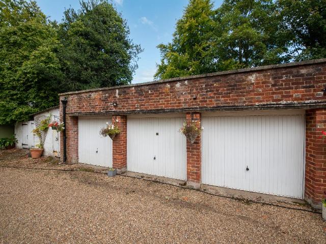 Flat for sale in Styants Bottom, The Butts