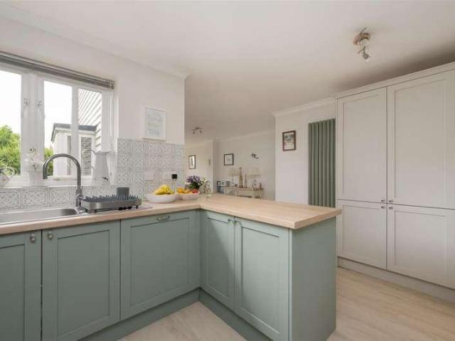 Flat for sale in The Bridge, Kent