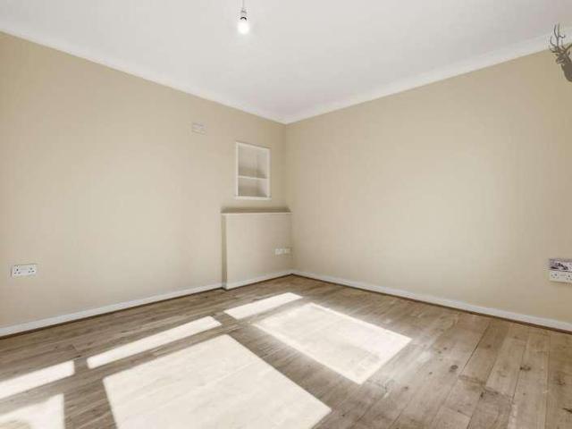 Flat for sale in Bethnal Green, Greater London