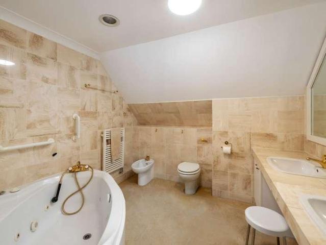 Flat for sale in Red Hill, Surrey