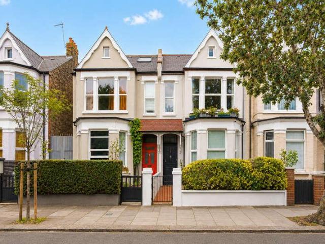 Flat for sale in Harlesden, Greater London