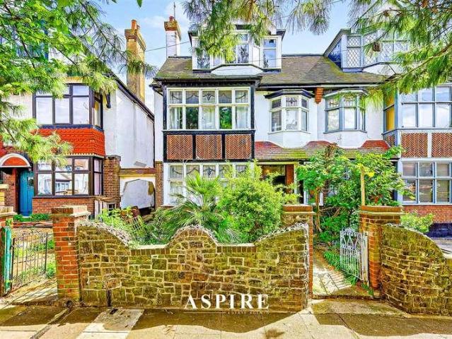 Flat for sale in Alton Barnes, Essex