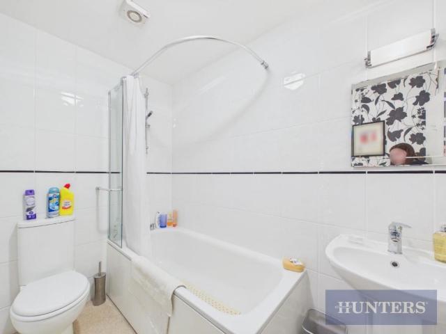 Flat for sale in South Cliff, Kepwick