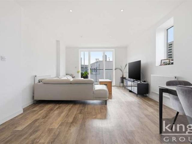Flat for sale in Tottenham Hale, Greater London