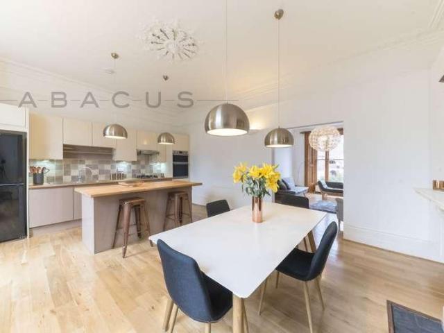 Flat for sale in Kilburn, Greater London