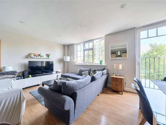 Flat for sale in Brixton, Greater London