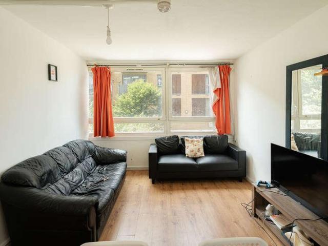 Flat for sale in Camberwell, Greater London