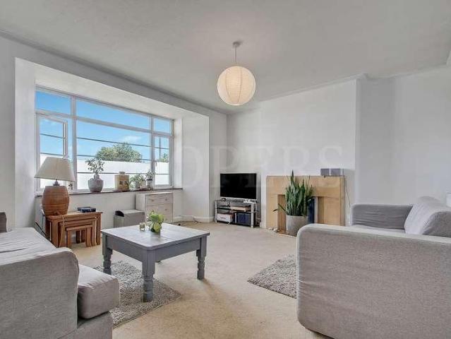 Flat for sale in Dollis Hill, Greater London