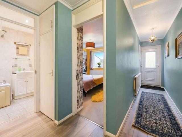 Flat for sale in Lingfield, Tandridge