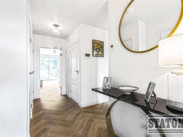 Flat for sale in High Barnet, Isle Of Man