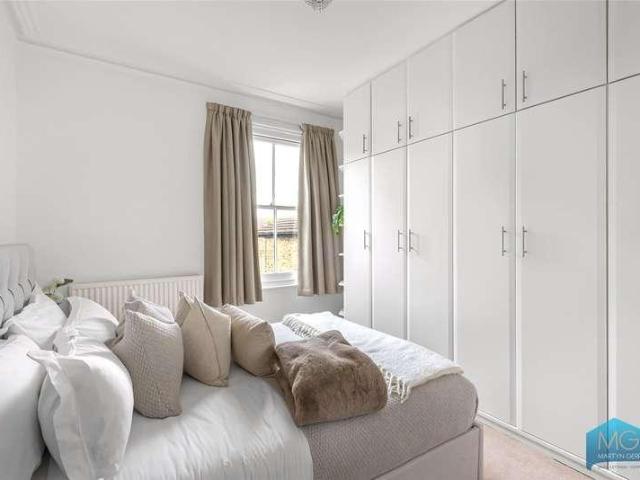 Flat for sale in Hampstead Garden Suburb, Greater London