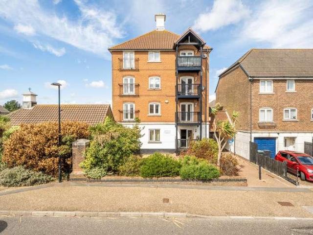 Flat for sale in Sovereign Harbour, Eastbourne