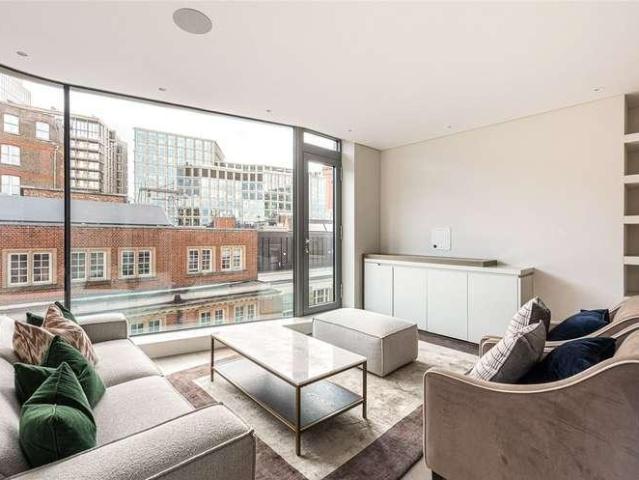 Flat for sale in Victoria, Greater London