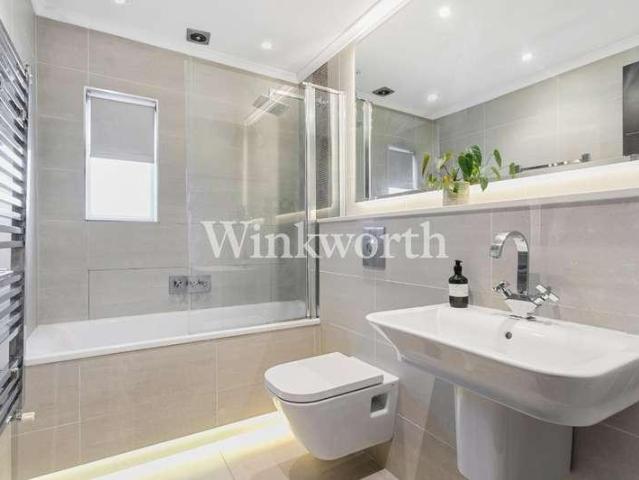Flat for sale in Harringay, Greater London
