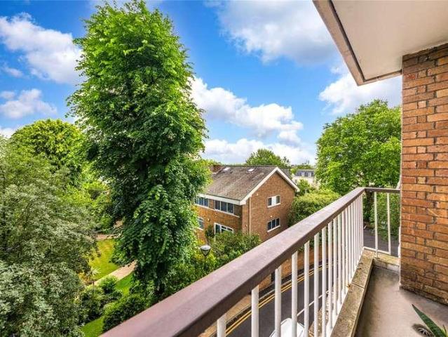Flat for sale in Belsize Park, Greater London